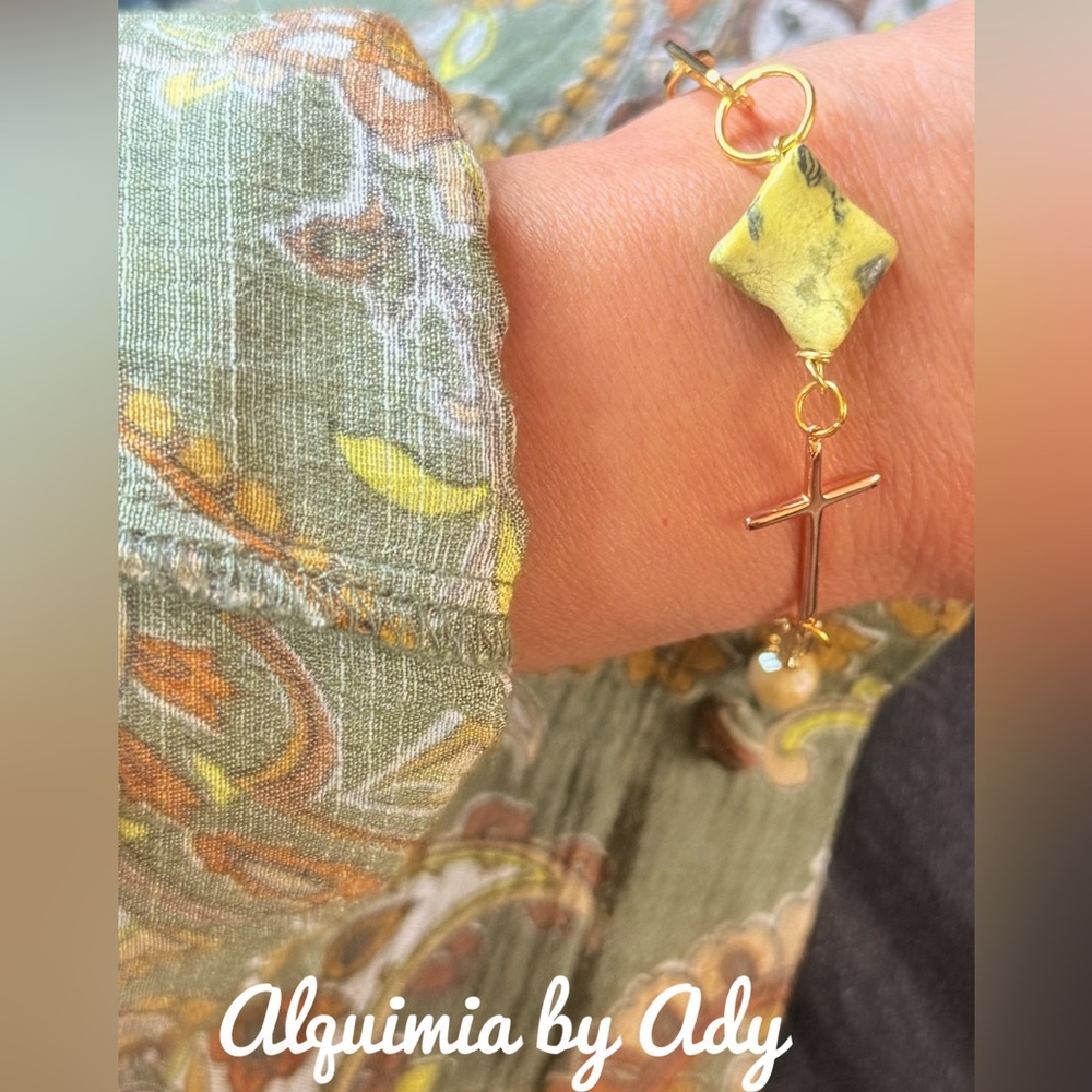 GOLD STATEMENT + YELLOW TURQUOISE STONE BRACELET